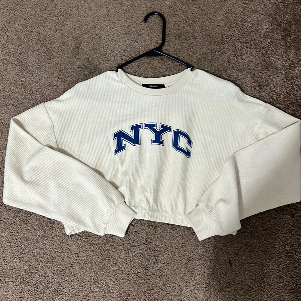 FOREVER 21 CROPPED NYC LONG SLEEVE TOP